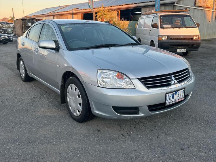 2006 MITSUBISHI 380 4D SEDAN ES DB SERIES II